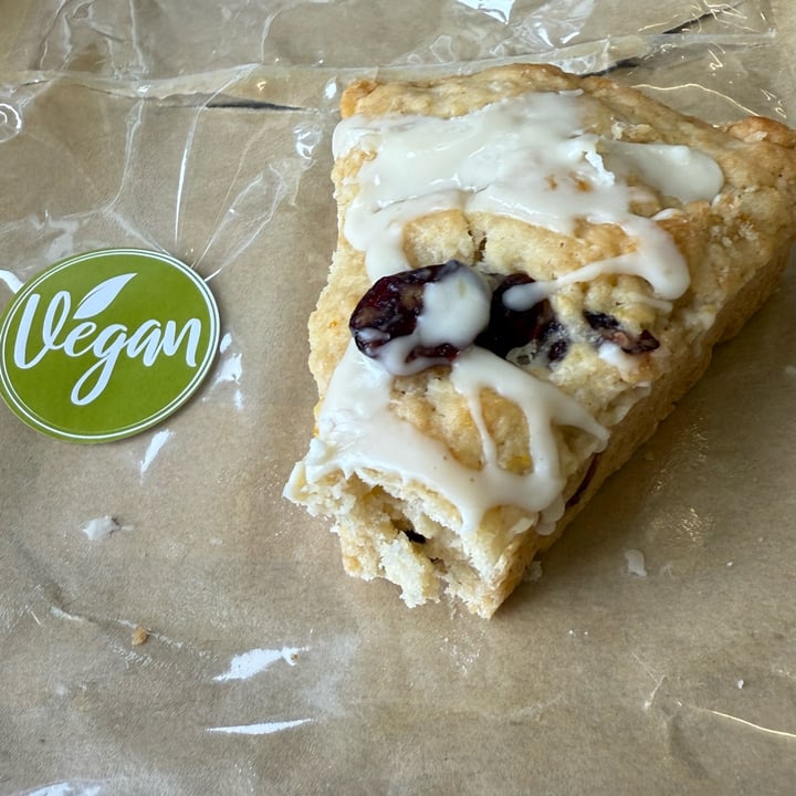 photo of Local Roots Market & Café Cramberry Scone shared by @manelin on  25 Nov 2024 - review