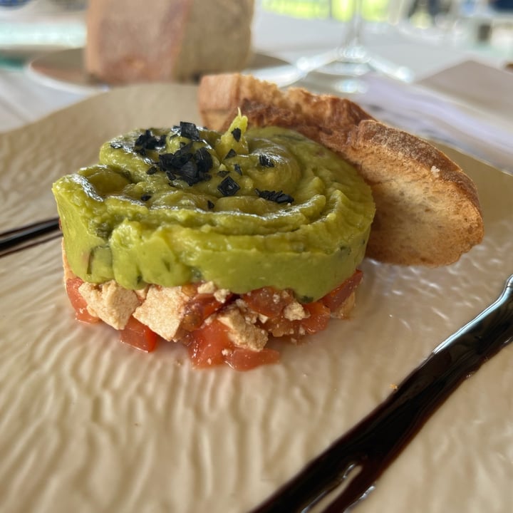 photo of Delta Hotel Tartar de todu con tomate y encurtidos shared by @azabachepeluda on  22 Apr 2025 - review