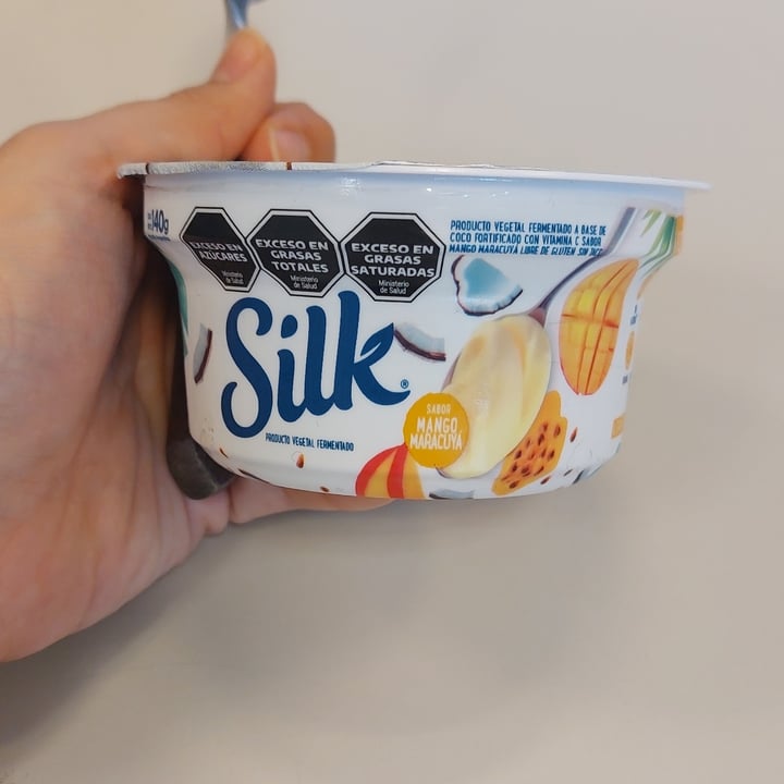 photo of Silk Yogurt de Mango y Maracuyá shared by @josalinas on  01 Nov 2023 - review