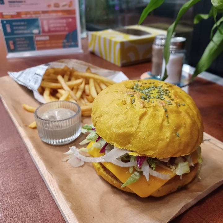 photo of JUNGA Gorilla burger shared by @raimon-sabater on  26 Feb 2025 - review