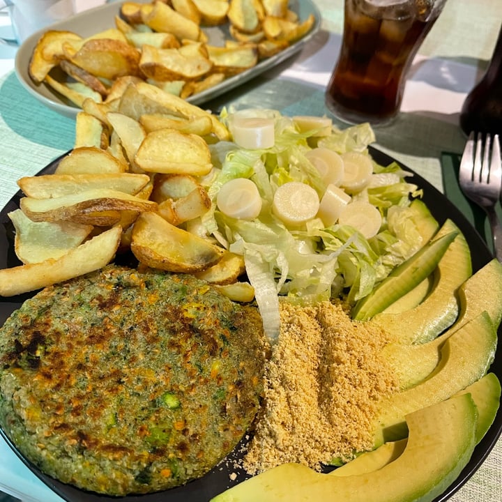 photo of Gusto Artigianale Piatto Unico Vegano, Chips Di Platano, Patate Fritte e Tapioca Con Marmellata Di Fragole shared by @sofiacapoccia00 on  13 Apr 2024 - review