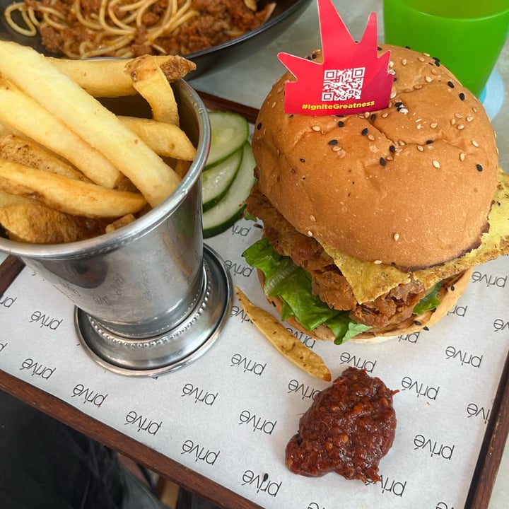 photo of Privé Wheelock Nasi Lemak Burger shared by @soy-orbison on  20 Dec 2024 - review