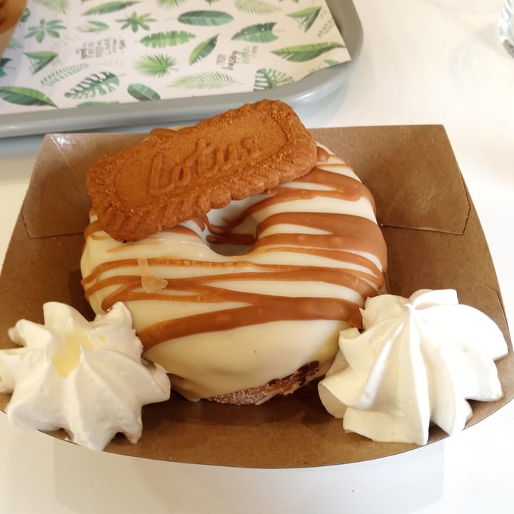 photo of Khambú Donut con crema de Lotus shared by @titoherbito on  05 May 2024 - review