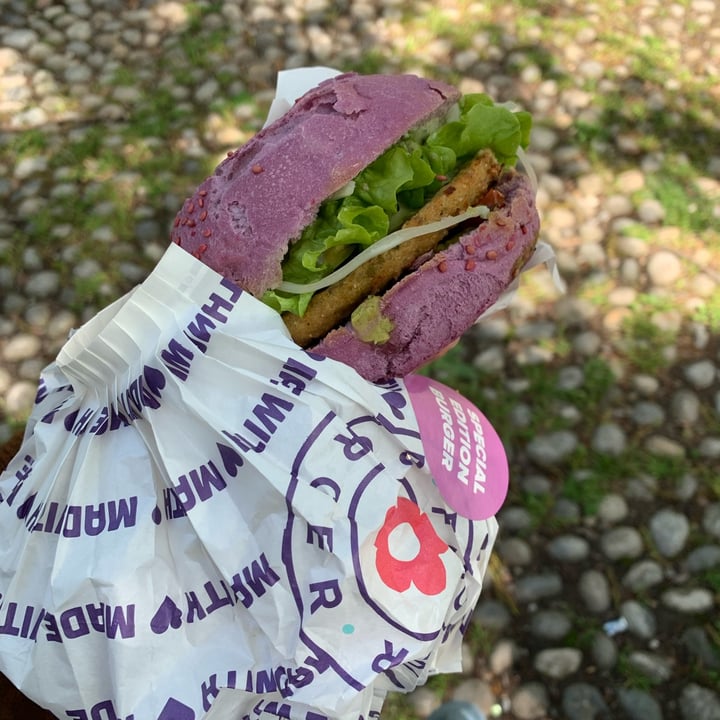 photo of Flower Burger Bloom Burger shared by @virginiapatafi on  29 Apr 2024 - review
