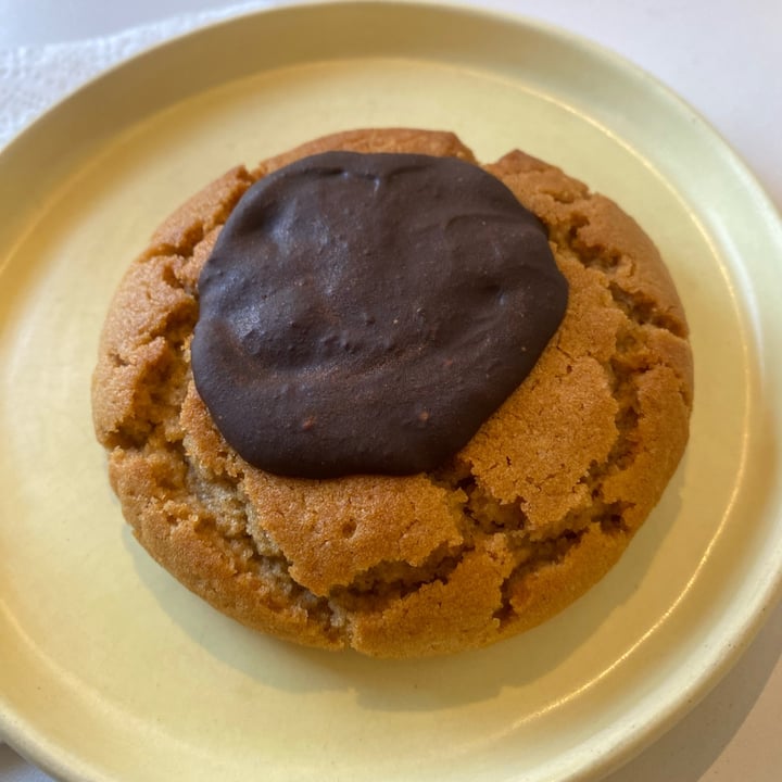photo of Café Felipa galleta de crema de cacahuate y chocolate shared by @rogerfriday on  17 Sep 2024 - review