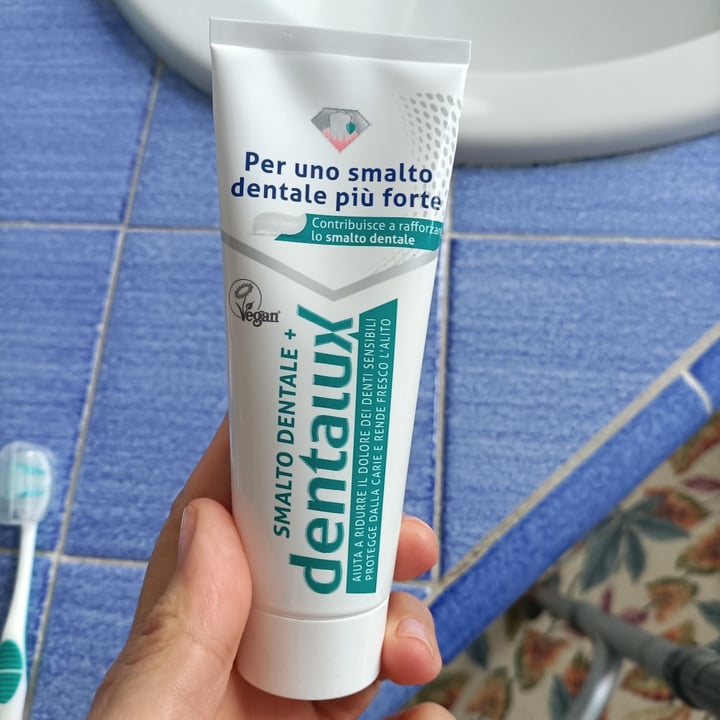 photo of Dentalux smalto dentale dentifricio shared by @olli71 on  07 Aug 2025 - review