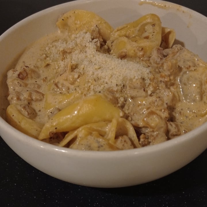 photo of Vemondo vegan tortelloni with meat alternative filling shared by @nuriawashungry on  11 Feb 2024 - review