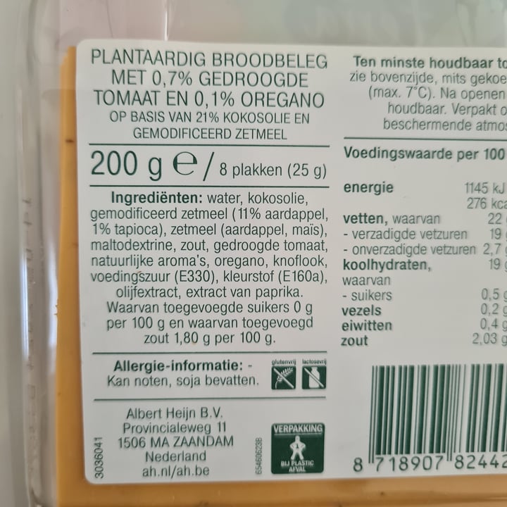 photo of Albert Heijn plantaardige plakken alternatief voor kaas met tomaat en oregano shared by @ishara- on  28 Mar 2024 - review