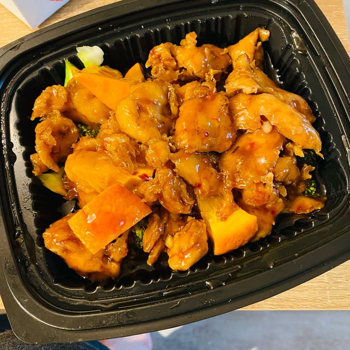 photo of Sidewok Cafe Vegan Orange Chicken shared by @curvycarbivore on  16 May 2024 - review