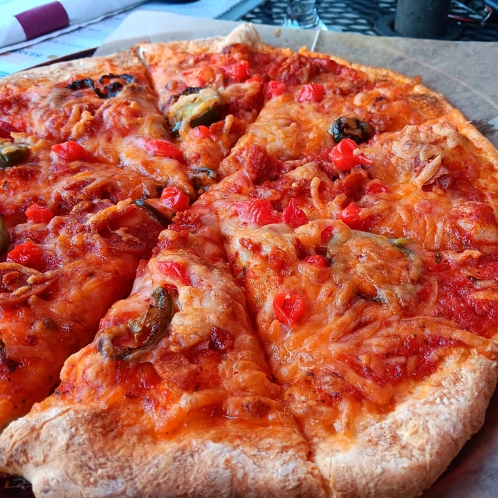 photo of Pig Minds Brewing Co. pepperoni pepper drop pizza shared by @ninetypercent on  04 Jul 2024 - review