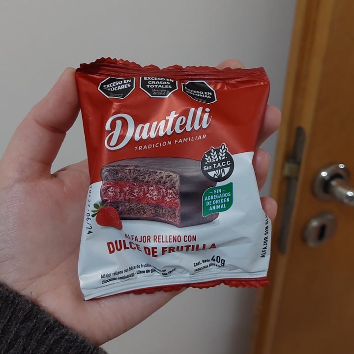 photo of dantelli Alfajor De Chocolate relleno con dulce de frutilla shared by @petriglianoluciana on  02 Jun 2024 - review