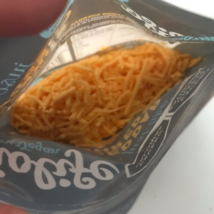 photo of Violife Cheddar shreds shared by @gabspp on  18 Feb 2024 - review