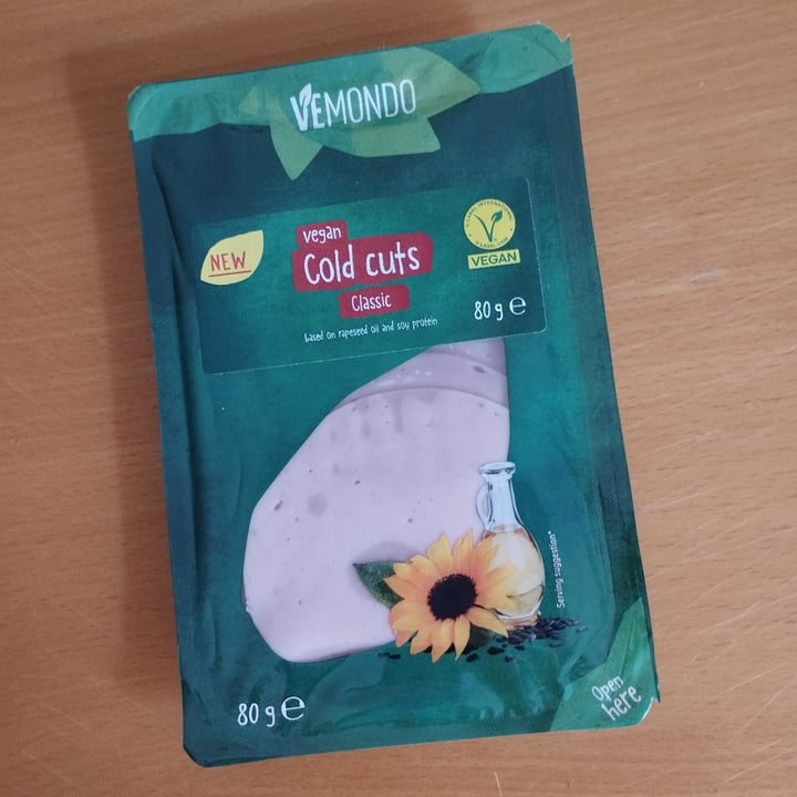 photo of Vemondo Vegan Cold Cuts Classic shared by @federicajackdanieles on  24 Jan 2024 - review