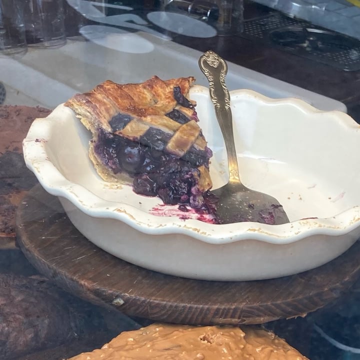 photo of Helen's Book Blueberry pie shared by @greenp on  24 Apr 2025 - review