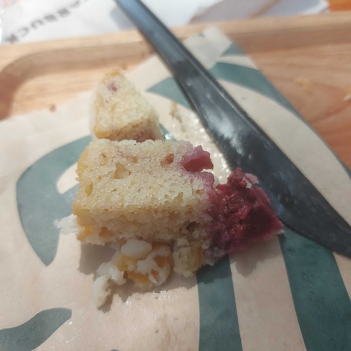 photo of Starbucks & Drive Thru Naranja & Berries Loaf Cake 100% Vegetal shared by @pucky on  04 Feb 2024 - review