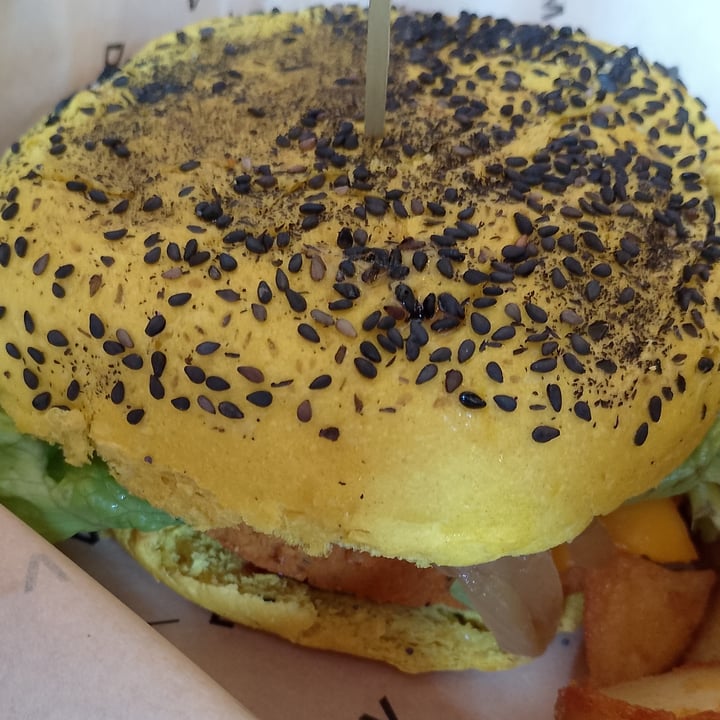 photo of Flower Burger Spicy Cecio shared by @silvia89 on  25 Feb 2024 - review