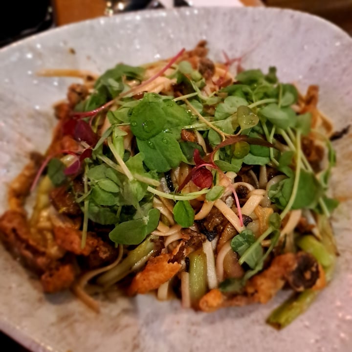 photo of Mildreds Kings Cross tempeh mushroom yaki udon shared by @upliftingoctopus66 on  03 Apr 2024 - review