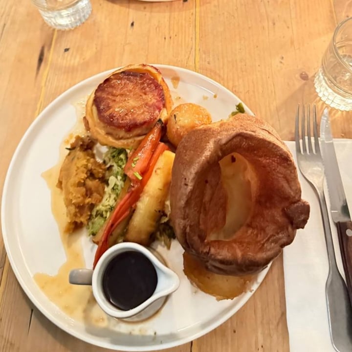 photo of The Pig and Butcher Vegan Sunday Roast shared by @angelarusso on  03 Apr 2025 - review