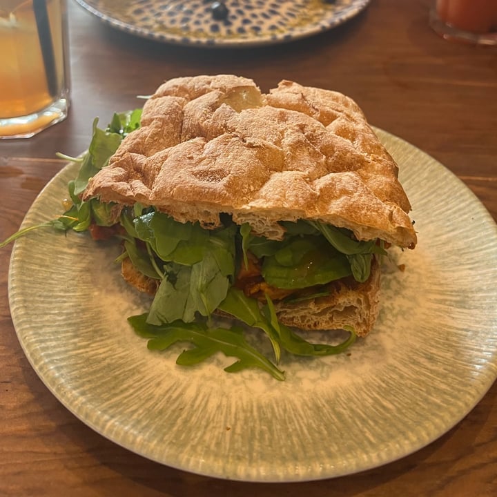 photo of Scarlett | Real Food • Specialty Coffee | Restaurante - Cafetería - Brunch Curry Chicken Sandwich (with Plant-based Chicken) shared by @jessiem on  08 Jun 2024 - review