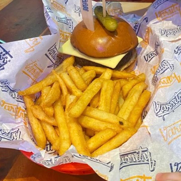 photo of Varsity Joondalup vegan Cheese Burger shared by @thekalaharivegan on  05 Jan 2024 - review
