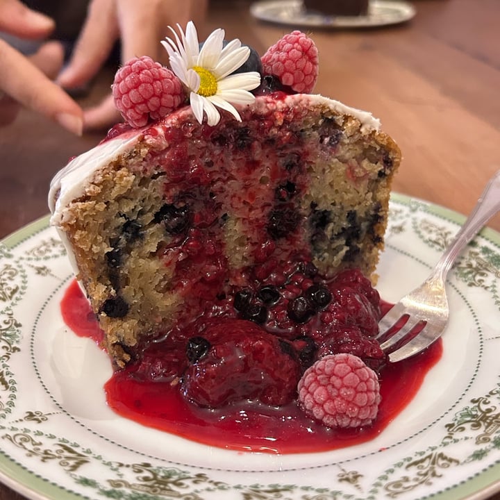 photo of Los Padmitos Vegetarian and vegan Food Tarta De Frutos Rojos shared by @carlottaferrero on  13 Jul 2025 - review