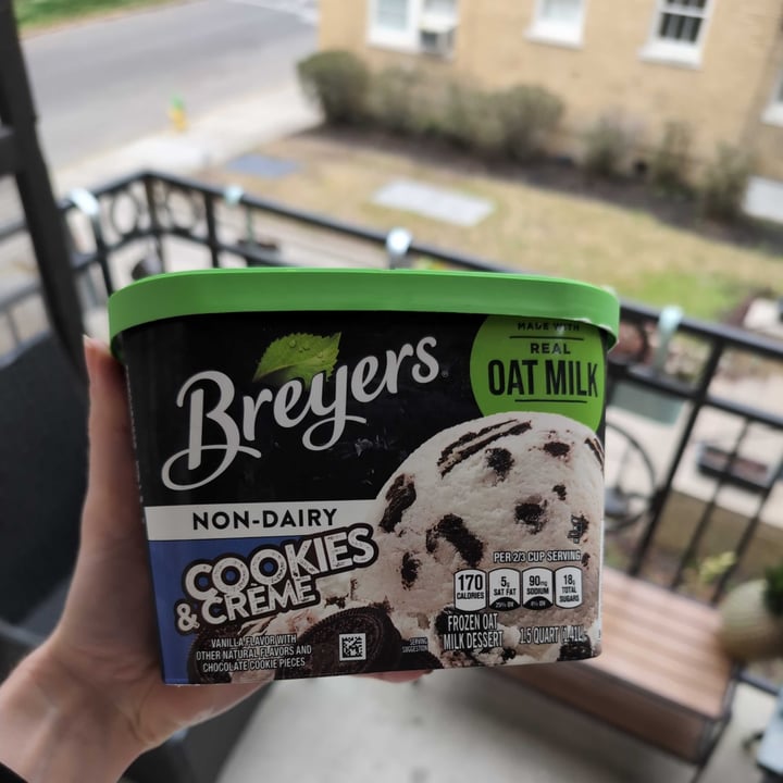 photo of Breyers Vanilla Oat Milk Non Dairy Dessert shared by @kttheveganvixen on  17 Feb 2024 - review