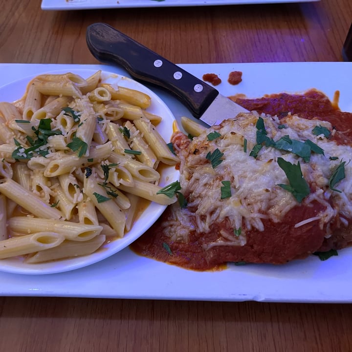 photo of Mama's Cafe Baci Duet: Penne Vodka & Chicken Parm shared by @veggie5 on  05 May 2024 - review