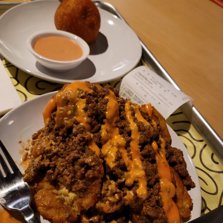 photo of Casa Borinqueña Loaded Tostones shared by @vegandonut on  10 May 2024 - review