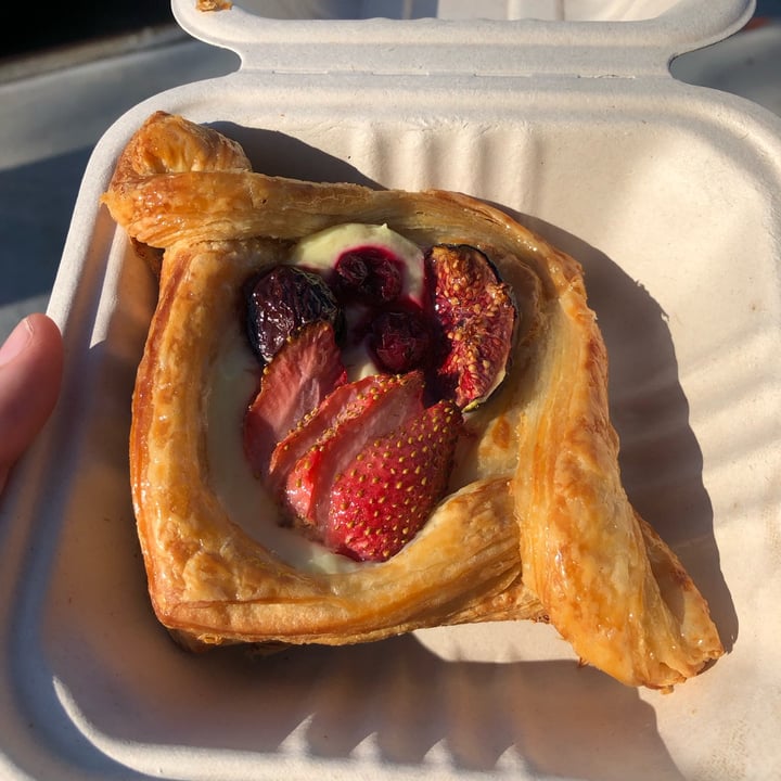 photo of Clementine Bakery Berry Danish shared by @ilovegoats on  17 Dec 2023 - review