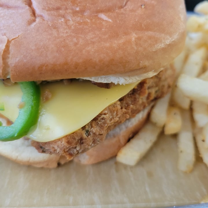 photo of 4th & State jalapeño chicken sandwich shared by @thuggishalien on  26 Nov 2023 - review