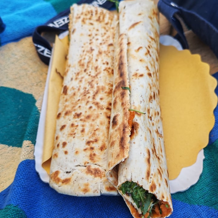 photo of Stuzzicheria Romagnola Rotolo Hummus, Insalata, Rucola, Pomodorini E Mayo Veg shared by @the-vegan-one on  08 Jul 2025 - review