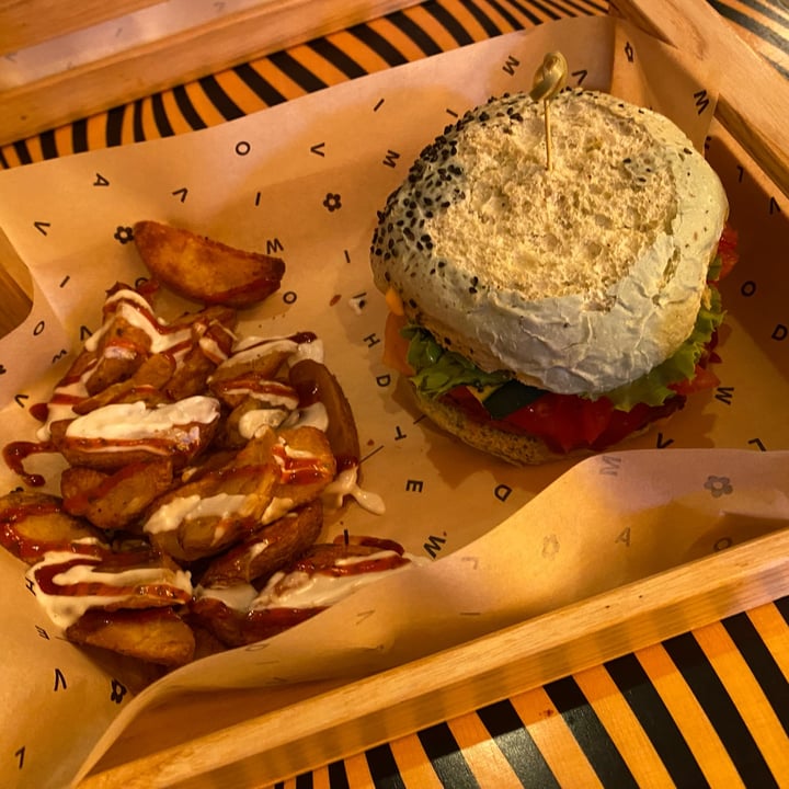 photo of Flower Burger Jungle BBQ shared by @matipare on  26 Aug 2023 - review