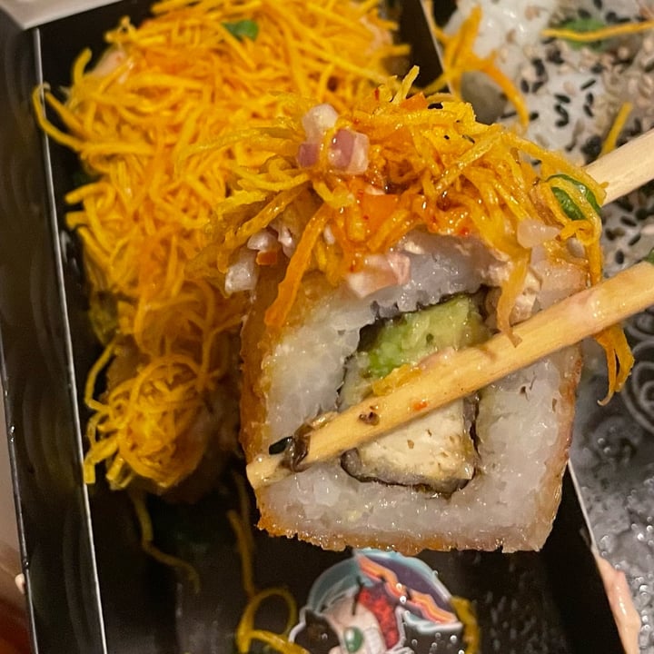 photo of Roll Up Happy Makis Crispy Acevigano shared by @andreapajuelom on  06 May 2024 - review
