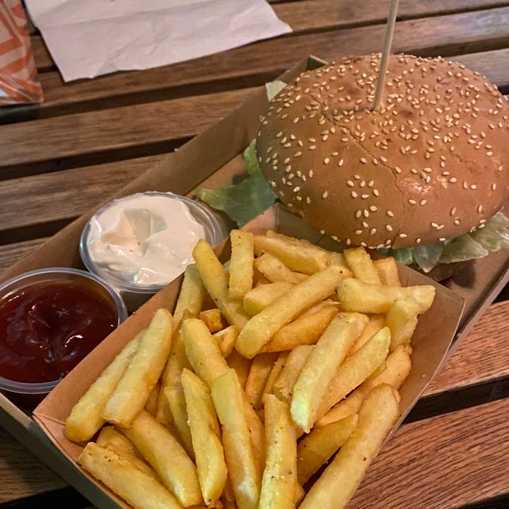 photo of Las Vegan's Vegan Chicken Burger shared by @attolrac on  07 Oct 2024 - review