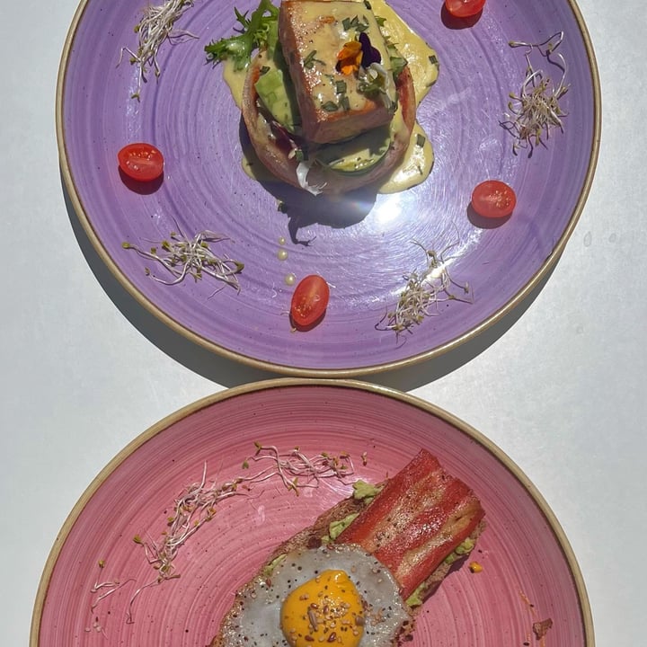 photo of Crēme Café Vegan fried egg on toast shared by @superiormoose41 on  16 Apr 2025 - review