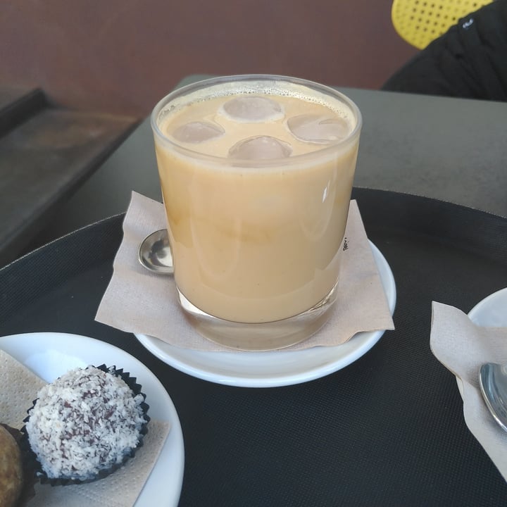 photo of Cortese Café 900 iced caffellatte shared by @merry-cherry-veg on  09 Apr 2024 - review