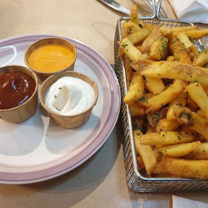photo of Baka Vieja Burger Shop Patatas Vegan shared by @ghostyalba on  30 Apr 2024 - review