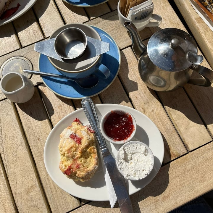 photo of Goji Cafe Vegetarian Cafe & Deli Vegan Cream Tea shared by @whatrebeccaeats on  02 Sep 2024 - review