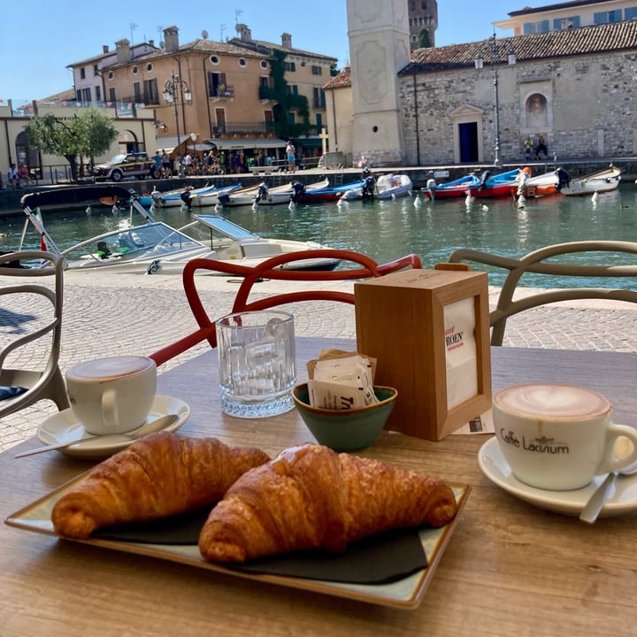 photo of Caffè Lacisium Croissant Vegano Albicocca shared by @curtistheweirdcat on  11 Aug 2024 - review