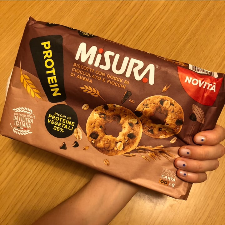photo of Misura biscotti Protein con gocce cioccolato e fiocchi di avena shared by @frappa on  02 Sep 2023 - review