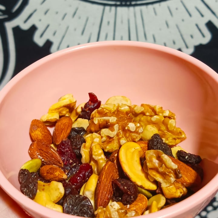 photo of Belle's Pantry Essentials Trail mix shared by @vegetarianne on  24 Jul 2025 - review
