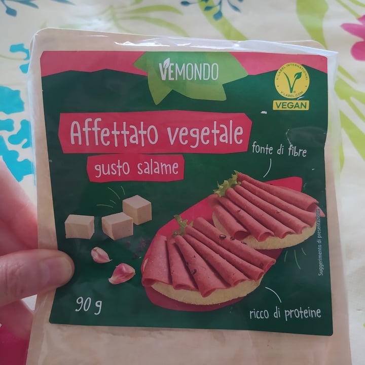 photo of Vemondo Affettato Vegetale Gusto Salame shared by @chiaraveg75 on  26 Aug 2023 - review