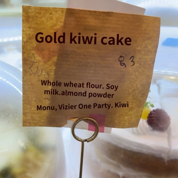 photo of LaPause Kiwi Cake shared by @mehmehrene on  15 Oct 2023 - review