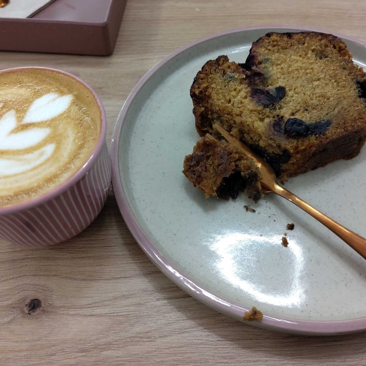 photo of Kima Coffee Blueberry Cake shared by @chiabbi on  31 Jan 2025 - review