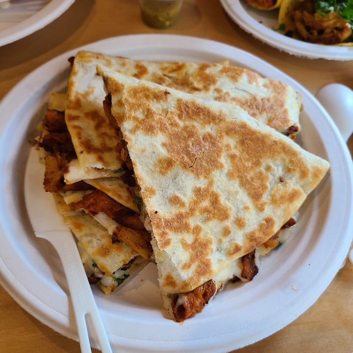 photo of Rojo's Mexican Food Quesadilla: Al pastor shared by @sofihuasteca on  31 Mar 2024 - review
