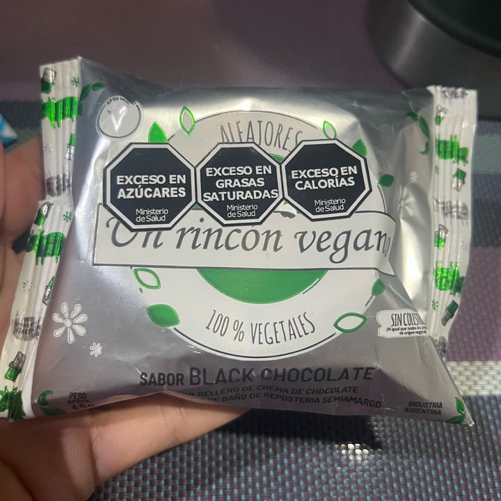 photo of Un Rincón Vegano Alfajor Black Chocolate shared by @camilagomillan on  21 May 2024 - review