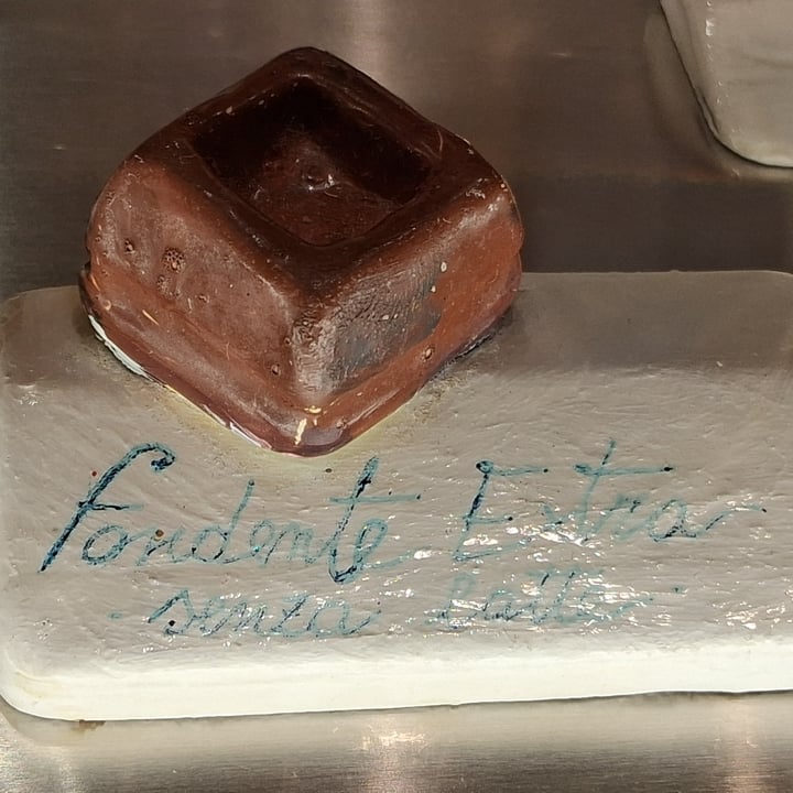 photo of Gelateria Liparoti - Erice Gelato Cioccolato Fondente E Mango Siciliano shared by @queenmary on  13 Sep 2025 - review