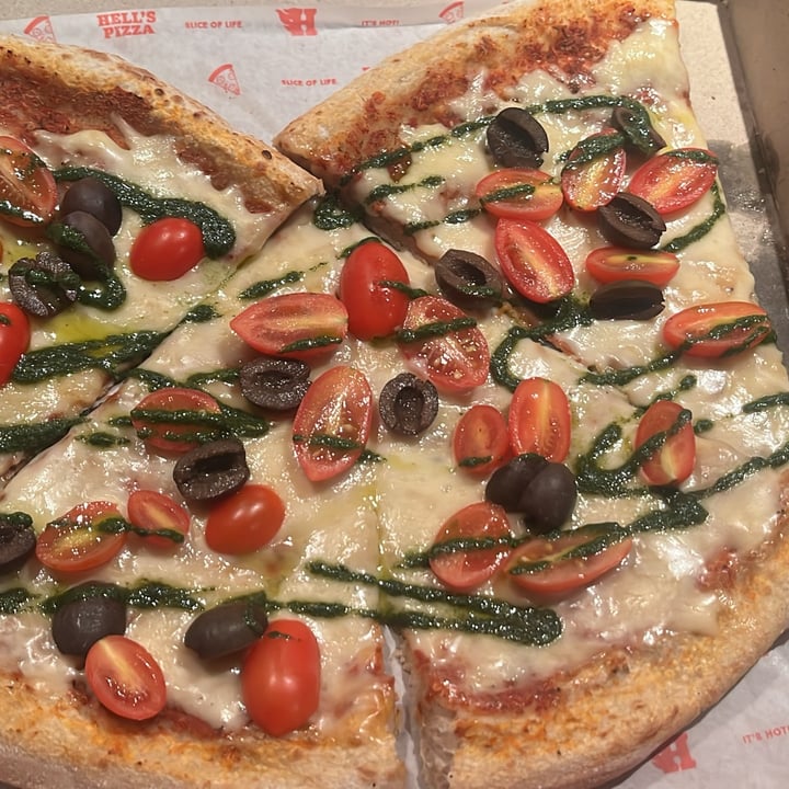 photo of Hell’s Pizza Vegan Queen shared by @boddah on  09 Apr 2024 - review