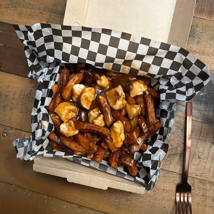 photo of No Forks Given Vegan poutine shared by @leratonsaveur on  15 Sep 2023 - review