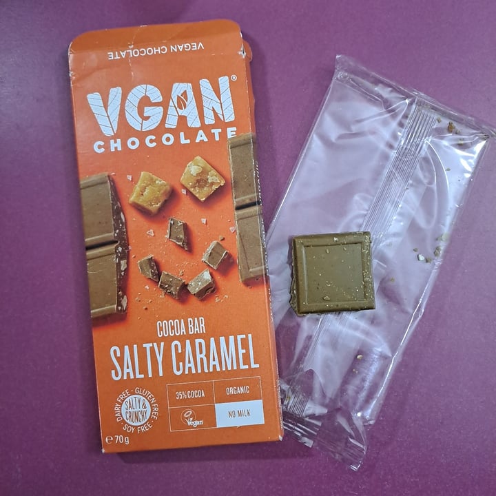 photo of VGAN Chocolate Vegan White Chocolate With Almonds And Salty Caramel shared by @lalesbianadelcampo on  09 Jan 2024 - review